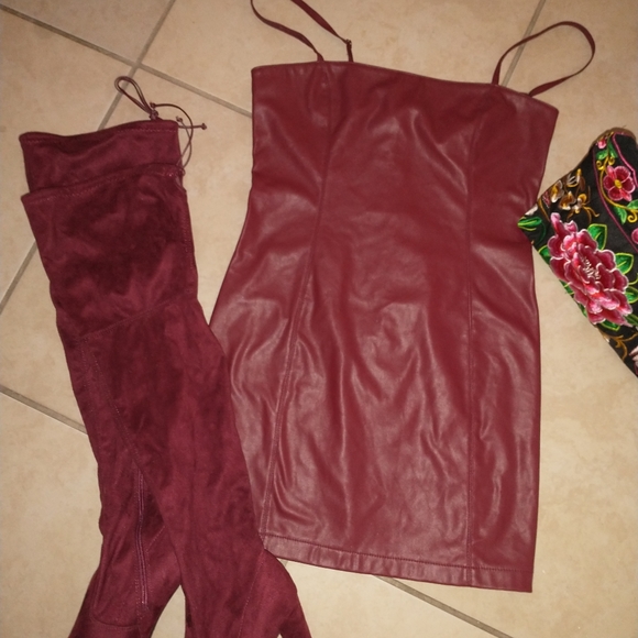 Forever 21 Dress 26* long  Chest 32" Zipps Half way down back. Has some stretch. - Picture 4 of 5